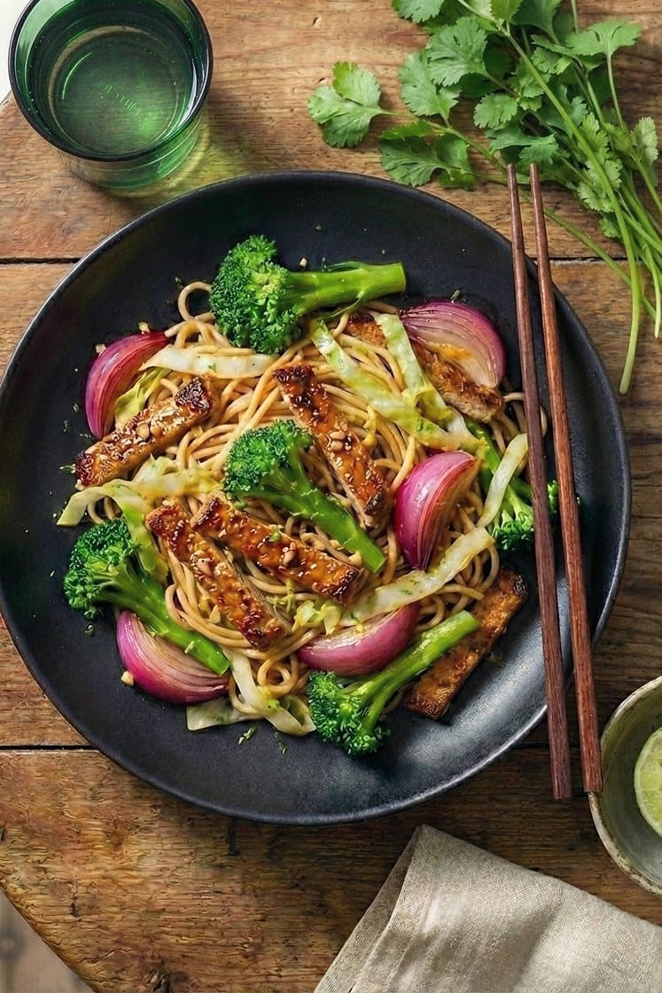 Asia pork noodles - wokad fläskkotlett med nudlar och broccoli