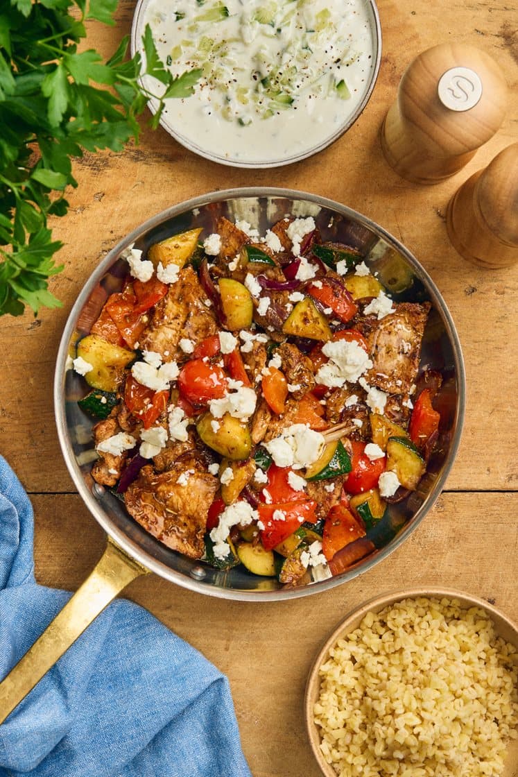 Grekisk fläskpanna med citron, fetaost och färdig tzatziki