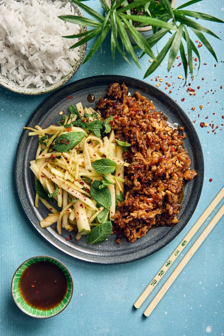 Teriyakistekt fläskfärs med päronsallad och mynta