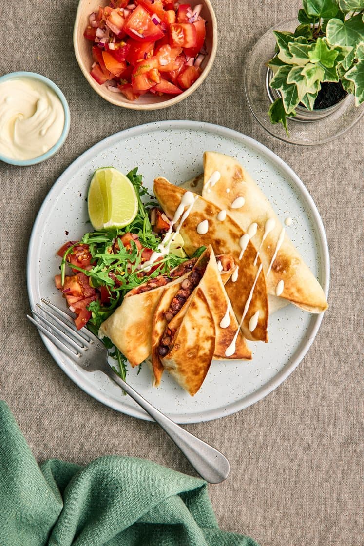 Chimichangas med tomatsalsa och avokado