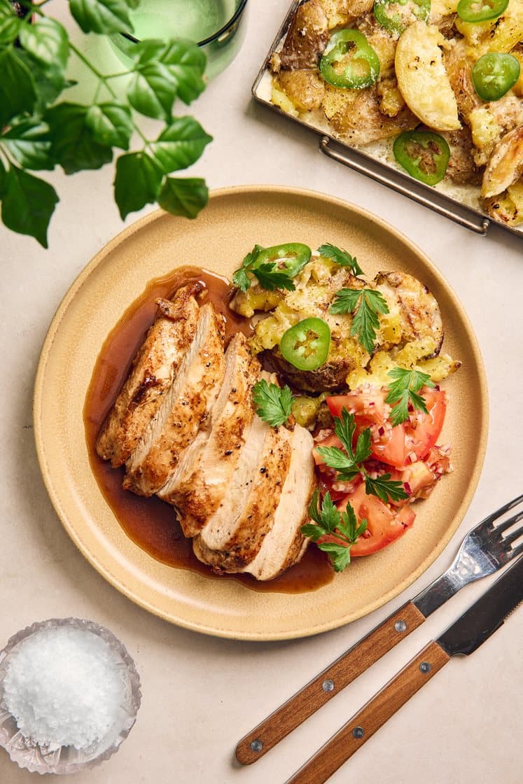 Kyckling med grädd- och parmesanrostad potatis, jalapeno och balsamicosky