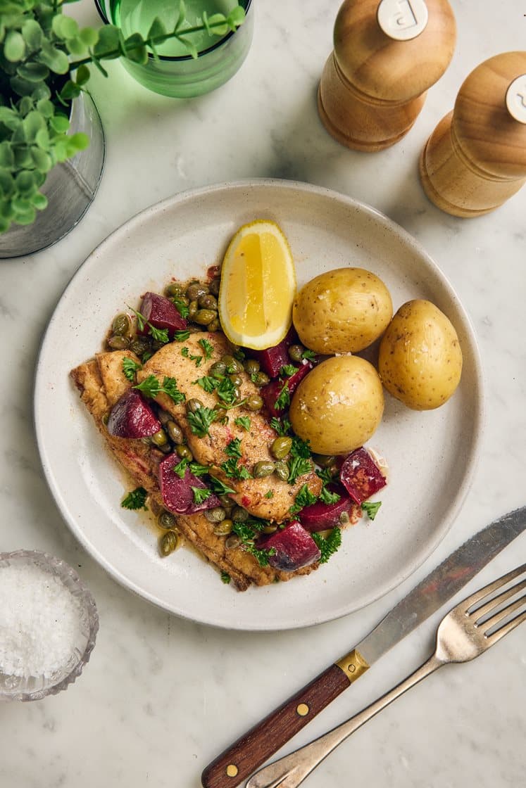Kolja Grenoble med kapris, rödbetor och potatis