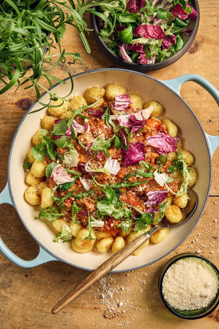 Chorizoragu med frasig gnocchi och parmesan